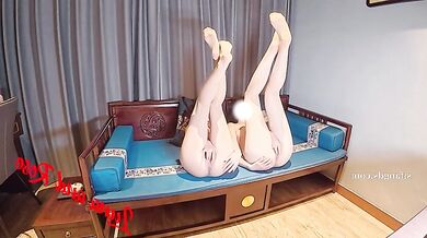 ⚫️丝袜控调教大神【老光棍儿】两模特级女神，油亮丝互慰互调啪啪，极致诱惑(10V) (2)