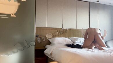 2025年9月最新【重磅】顶级约啪大师【强推哥】最新约刚毕业国企实习生，在一次活动上认识的，开始还装矜持，后面就越来越配合